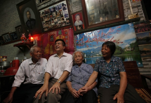 Ambassador Locke with relatives in Jilong