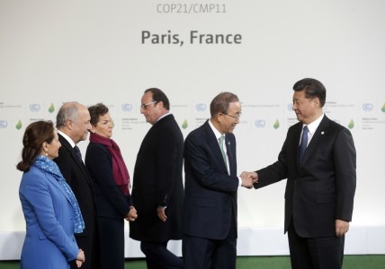 United Nations Secretary General Ban Ki-moon, accompanied by French Ecology Minister Segolene Royal (L), French Foreign Affairs Laurent Fabius (2ndL), Secretary of the UN Framework Convention on Climate change Christiana Figueres(3rdL) and French President Francois Hollande (3rdR) , welcomes Chinese President Xi Jinping as he arrives for the opening day of the World Climate Change Conference 2015 (COP21) at Le Bourget, near Paris, France, November 30, 2015. REUTERS/Christian Hartmann - RTX1WFVF
