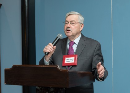 Ambassador Terry Branstad encourages more Americans to study in China.