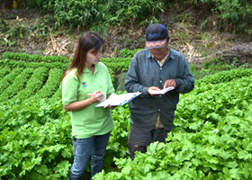 Green Drinks Discussion: Oscar Niezen on Vegetable Safety | The Bookworm